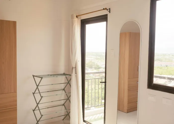 Spacious 1-br Beautiful Sunset View Near Mcia Apartment